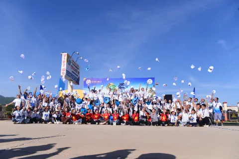 Plogging tại bãi biển Sơn Hải